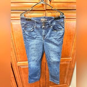Torrid Dark-Wash Cropped/Capri Jeggings #521
